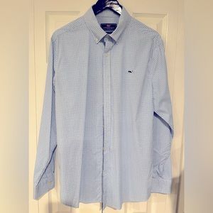 Men’s Large Vineyard Vines button down Whale 🐋 Shirt.